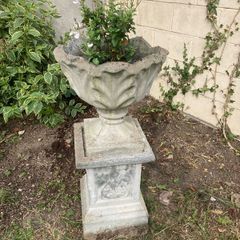 Vintage Cast Stone Classical Garden Urn & Decorative Plinth Set