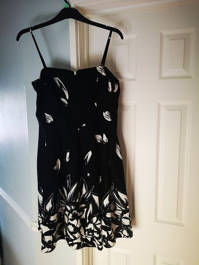 Dress (Size 16)