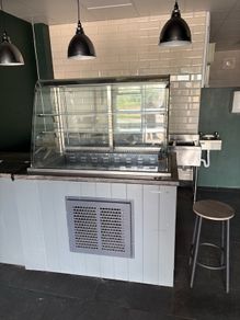 Moffat Commercial Fridge Cooler / Deli /Cake / Cold Food Fridge For Cafe Restaurant Coffee Shop.