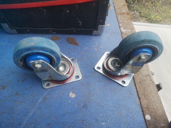 2 good size castors 10 each