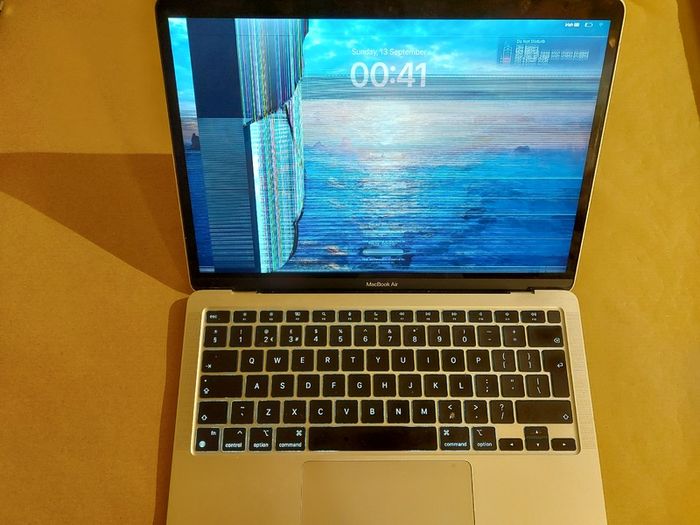 Bundle Of Apple Devices For Parts - Iphones - Ipad - Macbook