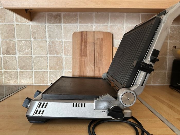 Premium German brand BORK G801 electric contact grill in excellent like-new condition