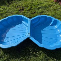 Maxi Shell Sand Box Blue; Sand Box / Water Play Set; Great Condition