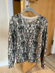 Zadig Voltaire cashmere jumper. Size XS gif uk 10 .