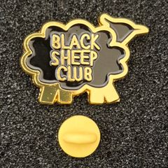 Black sheep club ,  pin back badge.