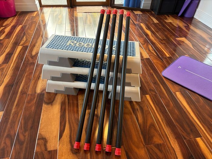Reebok Steps & 8kg Barbells