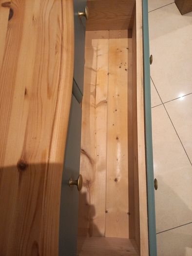 chest of drawers