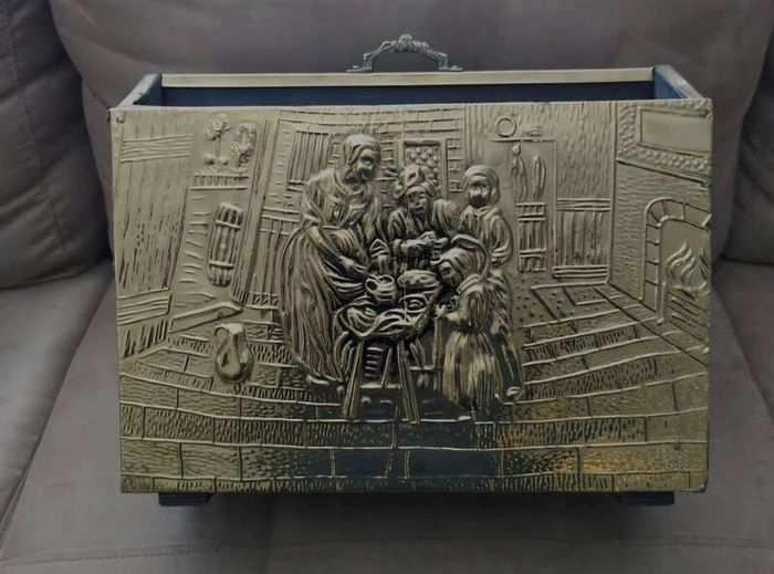 Vintage: Hammered Brass Wood Divided Magazine Rack With Mother & Children Kitchen Scene