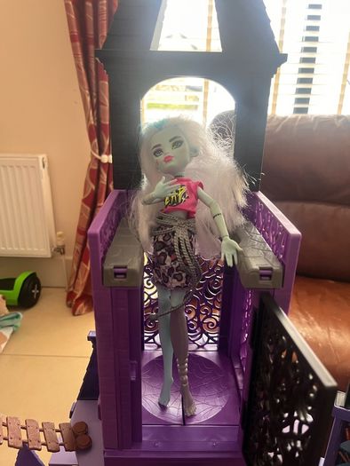 Monster High Playset Haunted High School