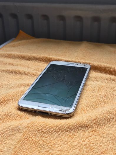 Samsung S5 16GB White Three - Fair Condition