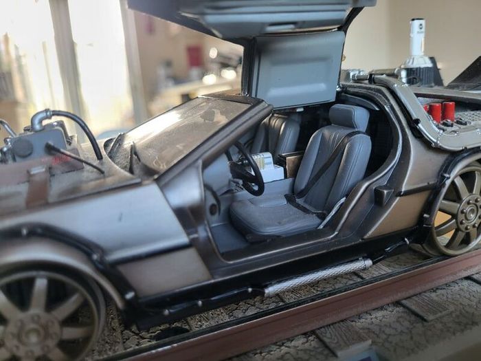 De Lorean die-cast metal model