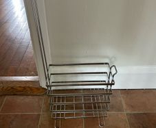 Toilet paper holder