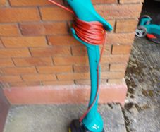 BOSCH ART 26 Easytrim Garden Strimmer in very good condition