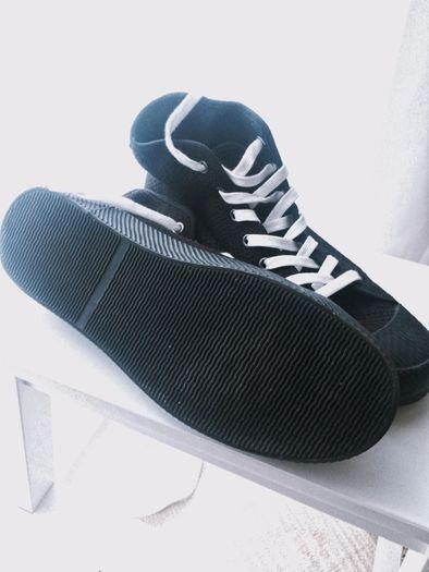 Brand New PULL&BEAR black hi-top trainers size 44