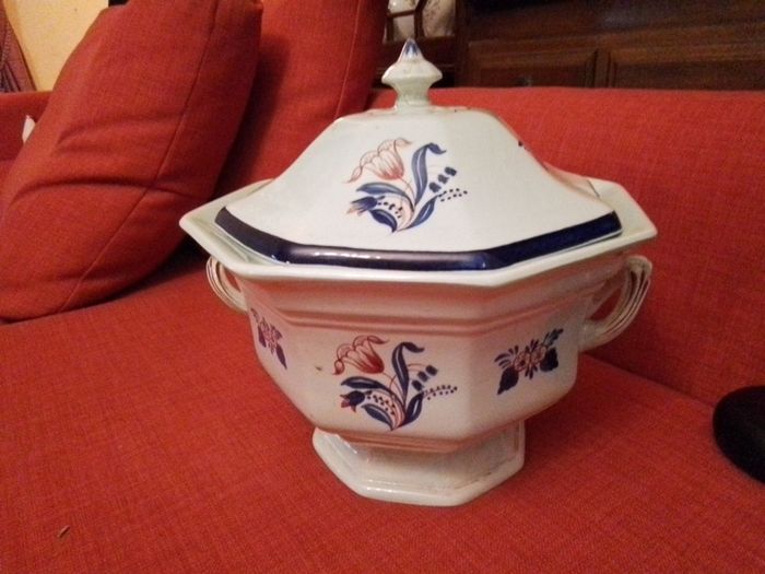 Adams Calyx Ware Tureen