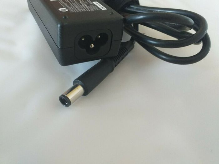 Genuine HP 45w AC Laptop Adapter 744481-002 744893-001