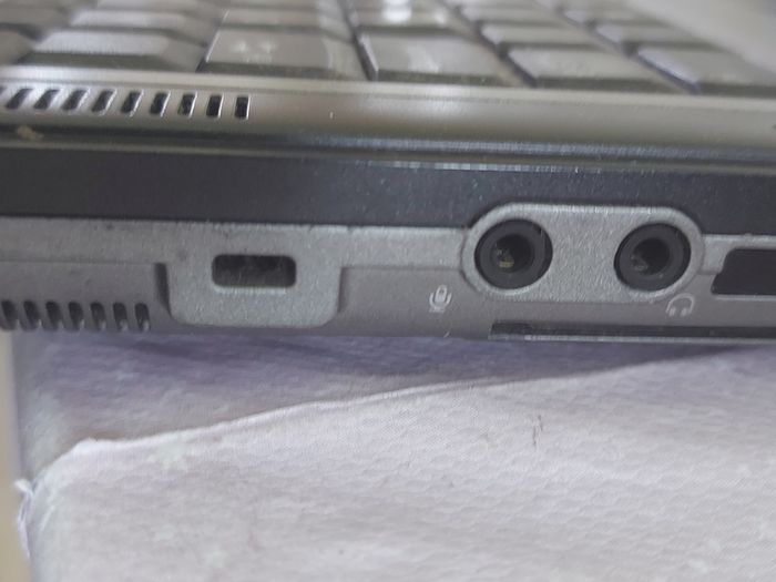 Vintage DELL Lastitude, Model D620, Intel CPU T2400, 1.83GHz, 2.5GB Ram, Windows 7 Professional, 32bit, Opera, Firefox and Chrome, in excellent condition