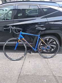 Road Bike: Giant Contend 2