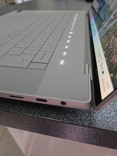 Dell XPS 16 Laptop