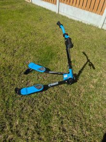 Wheel Swing Scooter. Scissors