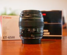 Canon EF 85mm f/1.8 USM | Portrait Lens | Hood + Box | Excellent Condition
