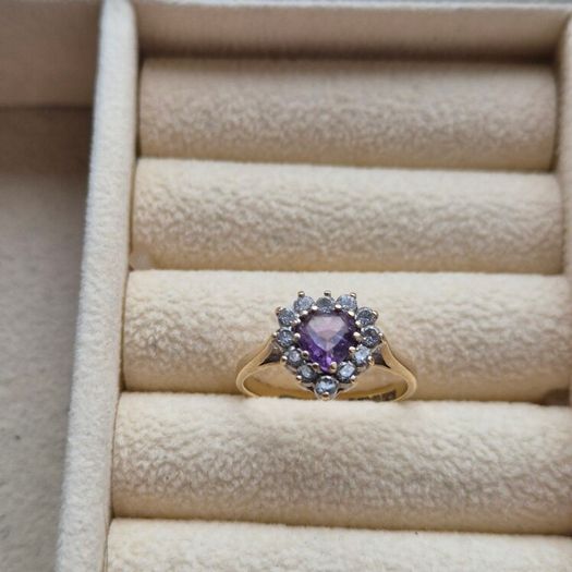Ring 9k 375 Gold heart/shaped  with purple amethyst and CZ stones  size L