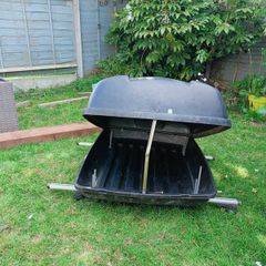 Roof box