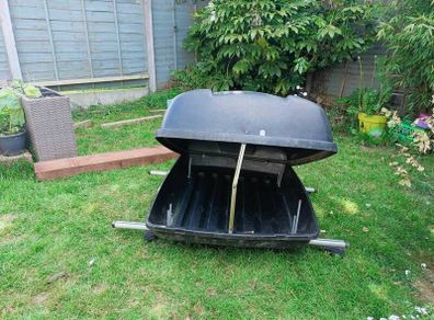 Roof box