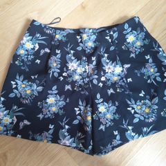 Oasis ladies shorts size 10