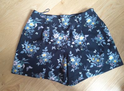 Oasis ladies shorts size 10