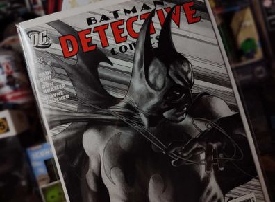 Detective Comics ! Issue #822 ! First Appearance of Roxy Rocket ! 2006 ! by DC Comics!