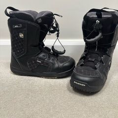 Snowboard boots