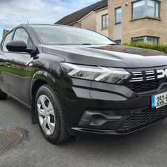 Sandero 2025. Perfect condition. I'm moving abroad