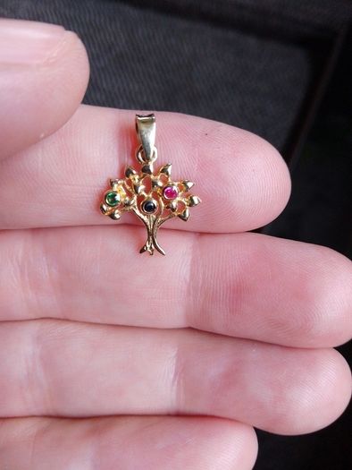 14 CT gold Life Tree pendant