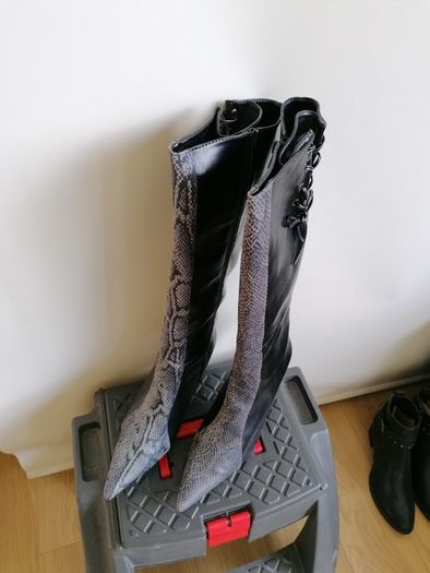 Women's Boot's NWT SIZE 7 Eur 40