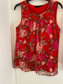 Ladies red top size Small. Vero Moda