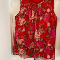 Ladies red top size Small. Vero Moda