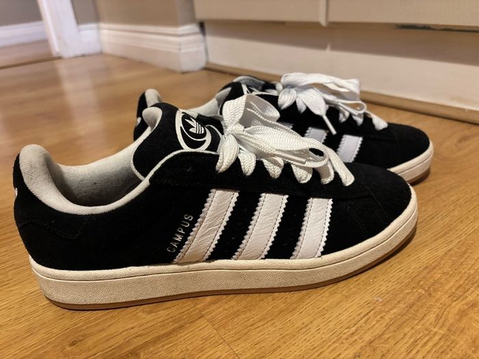 Adidas Campus - Size 9