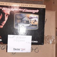 Corgi CC99105 James Bond 007 The World is not Enough BMW Z8 & Diorama, Ltd Ed