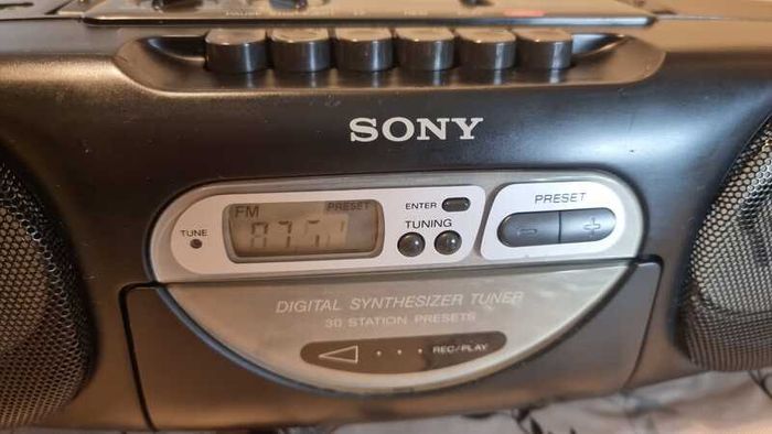 From 1994  Sony CFS-B31, working good.