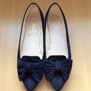 Gabor Ladies Navy blue Suede leather Bow front Flats size 6.5