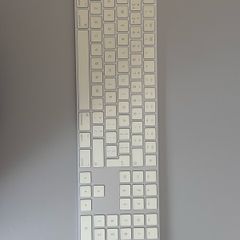 Apple A1843 Extended Bluetooth Wireless Keyboard