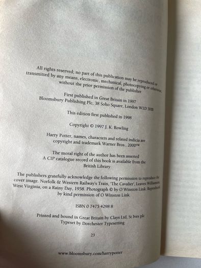 Harry Potter & the Philosopher's Stone -Adult Cover Edition- (JK Rowling)