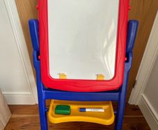 Crayola Easel Qwikflip Chalkboard and Magnetic Whiteboard