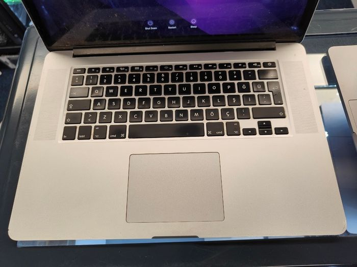 Apple MacBook Pro a1398 Retina 15.4" Mid 2015 256GB SSD 16GB Ram 2.5GHz Core i7 macOS Monterey (Battery Cycle: 845)