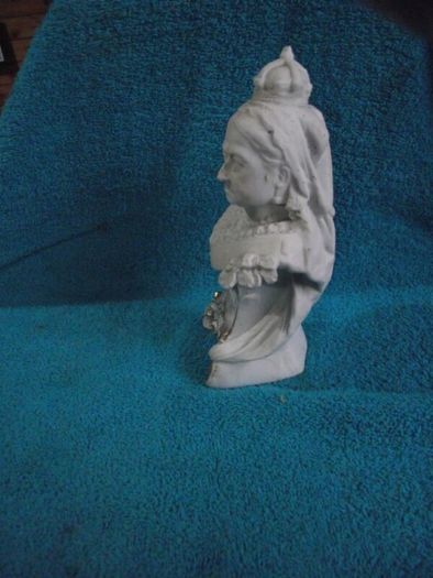 Bisque Pottery bust of Queen Victoria - Diamond Jubilee 1897