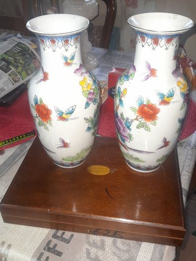 A Beautiful Pair of Old Chinese Porcelain Vases in a Colorful Floral and Butterfly Pattern possibly in the Famille Rose style, in nice condition