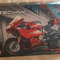 lego Technic ducati panigal V4 R