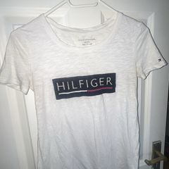 White Preppy Tommy Hilfiger T-Shirt in XXS