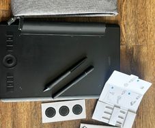 Wacom Intuos Pro Medium PTH-660 Graphics Tablet + Pen + Accessories